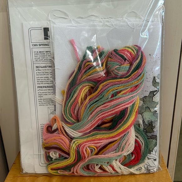 Dimensions ‘Spring Flower Basket’ Crewel Kit. - Picture 4 of 4